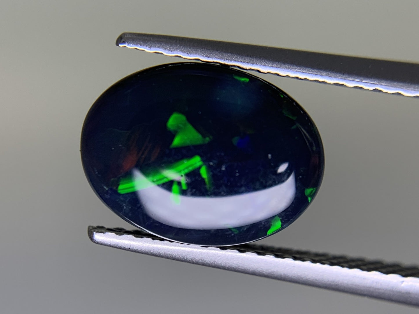 ブラックオパール  2.336ct  中央宝石ソーティング付き  10.9㎜×8.2㎜×4.2㎜  ルース（ 裸石 ） 3736Y
