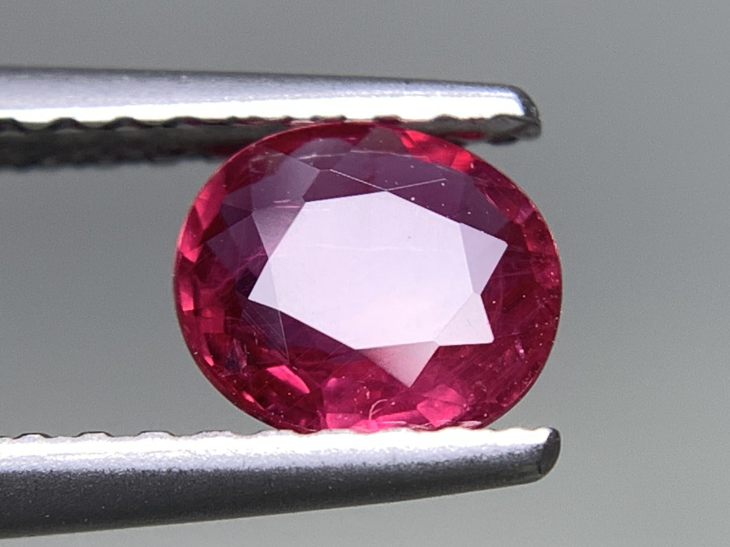 ルビー 天然 0.626ct 宝石ソーティング付き 5.7㎜×5.1㎜×2.2㎜ ルース（ 裸石 ） 8012Y