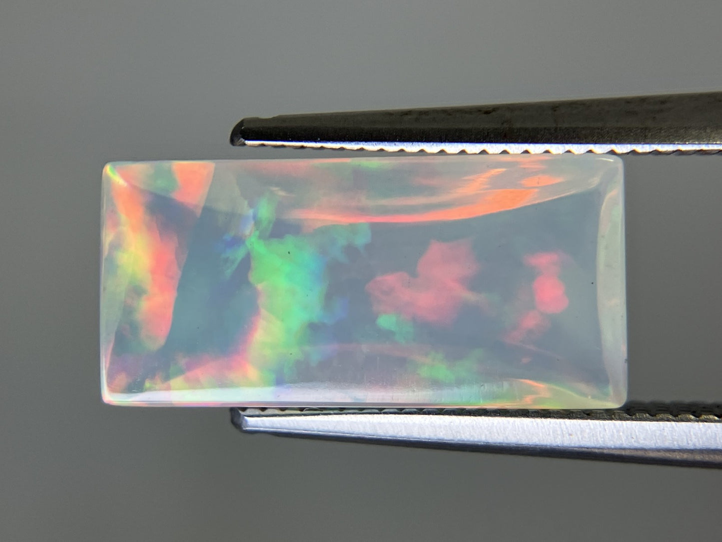 オパール 2.868ct  宝石ソーティング付き  15.5㎜×7.3㎜×4.8㎜  天然 ルース（ 裸石 ） 4577YY