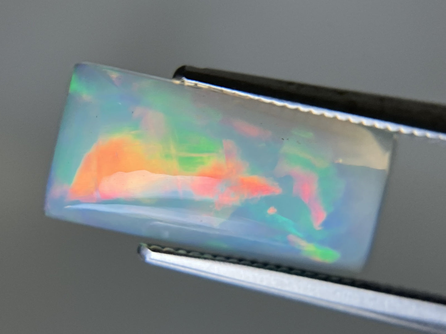 オパール 2.868ct  宝石ソーティング付き  15.5㎜×7.3㎜×4.8㎜  天然 ルース（ 裸石 ） 4577YY