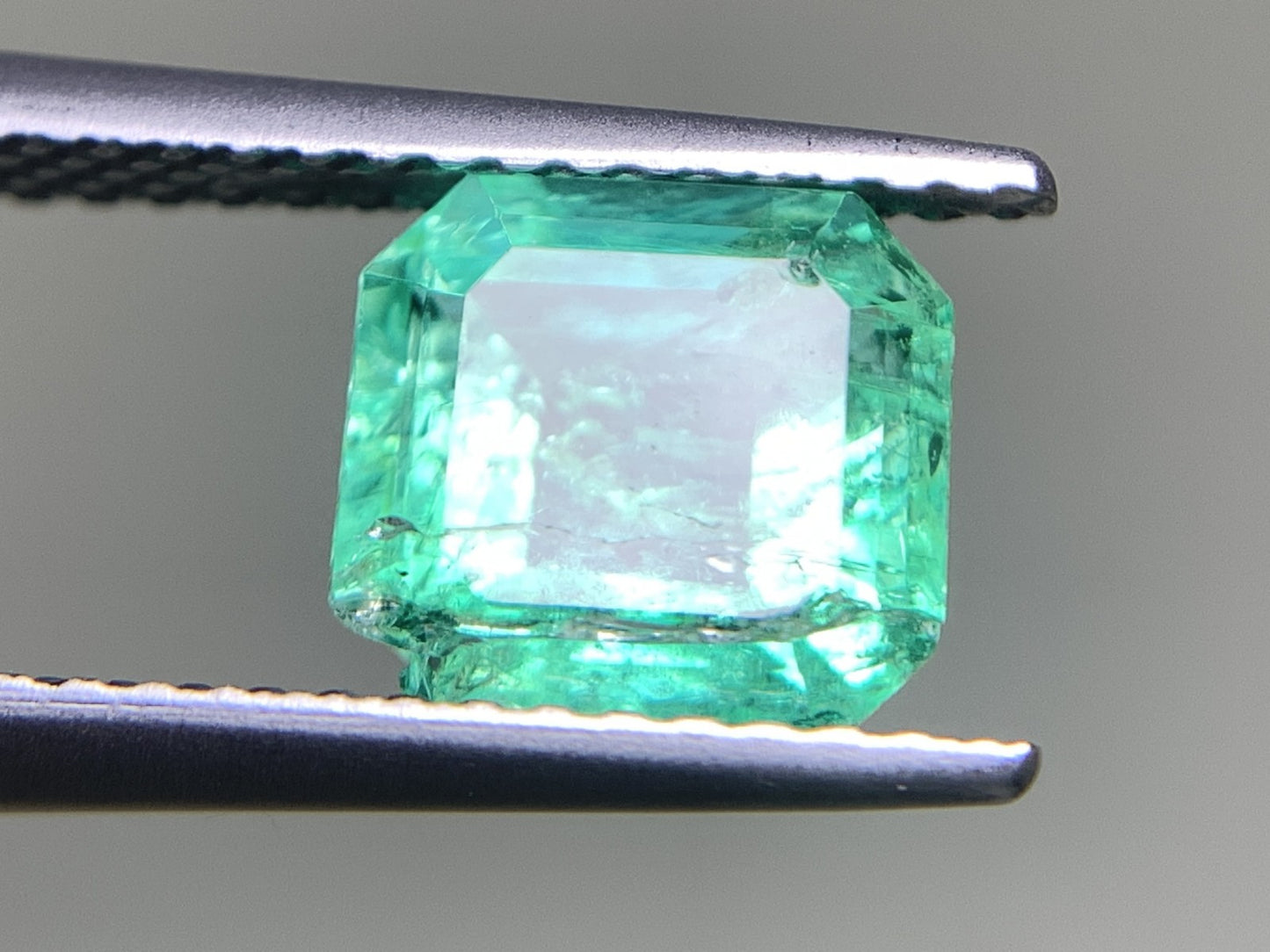エメラルド 1.604ct 宝石ソーティング付き  7.4㎜×7.1㎜×4.5㎜  ルース（ 裸石 ） 2561Y