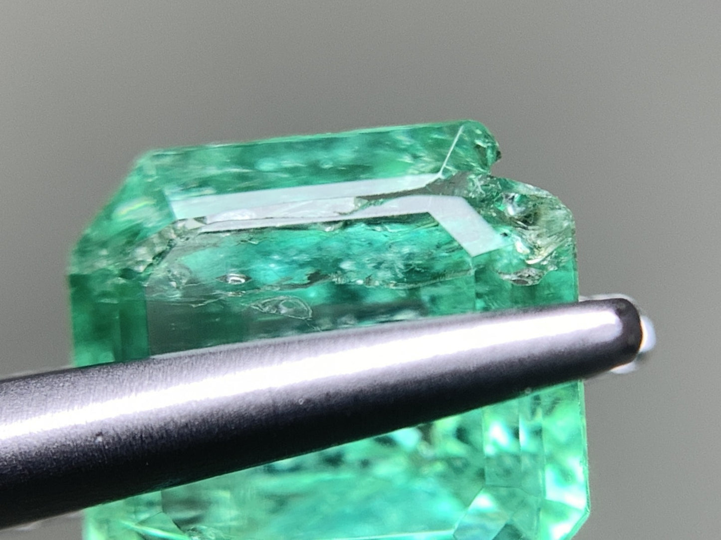 エメラルド 1.604ct 宝石ソーティング付き  7.4㎜×7.1㎜×4.5㎜  ルース（ 裸石 ） 2561Y