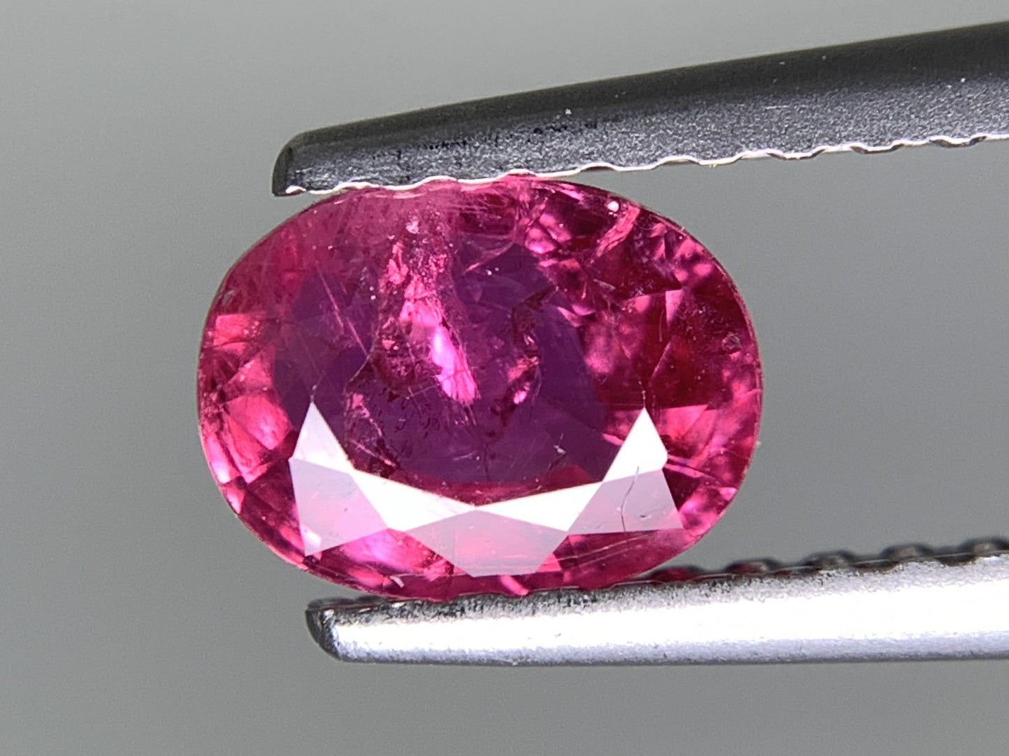 ルビー 天然 0.800ct 宝石ソーティング付き 6.0㎜×4.6㎜×2.5㎜ ルース（ 裸石 ） 7984Y