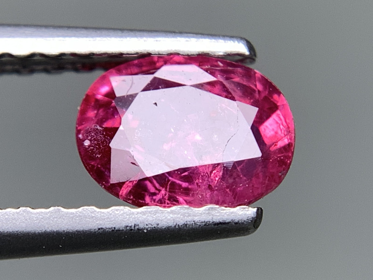 ルビー 天然 0.800ct 宝石ソーティング付き 6.0㎜×4.6㎜×2.5㎜ ルース（ 裸石 ） 7984Y