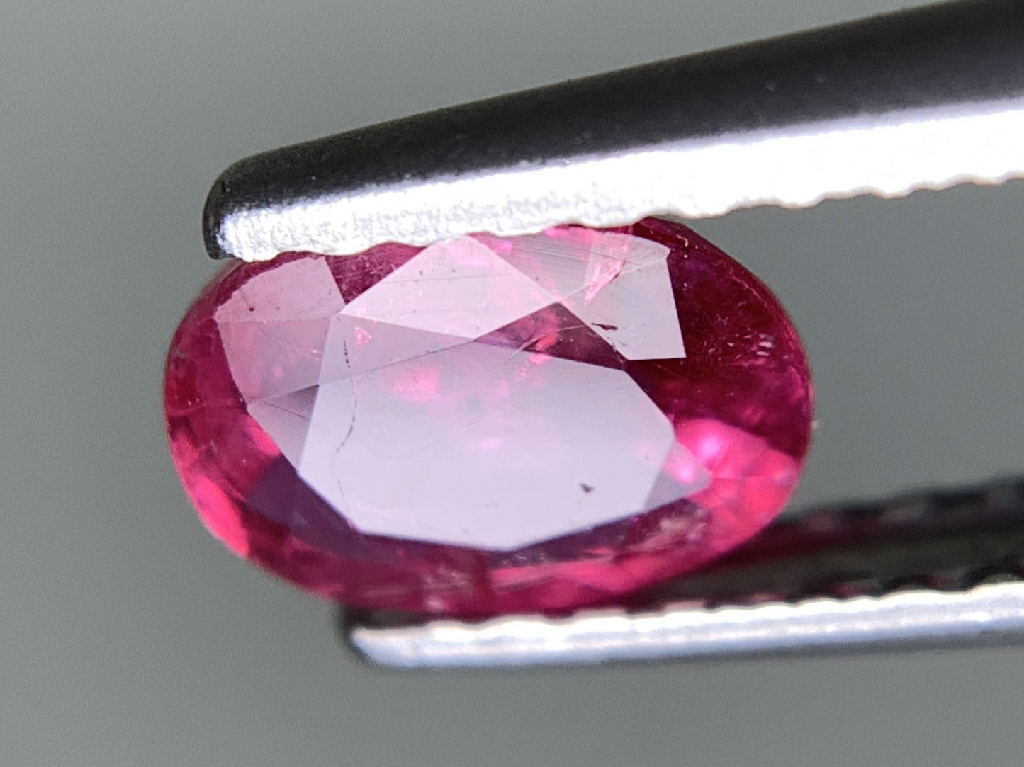 ルビー 天然 0.800ct 宝石ソーティング付き 6.0㎜×4.6㎜×2.5㎜ ルース（ 裸石 ） 7984Y