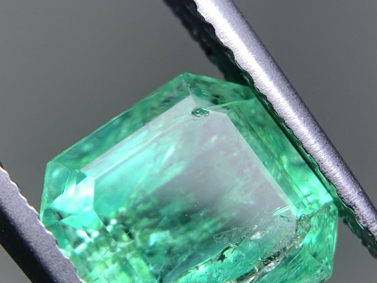 エメラルド 1.604ct 宝石ソーティング付き  7.4㎜×7.1㎜×4.5㎜  ルース（ 裸石 ） 2561Y