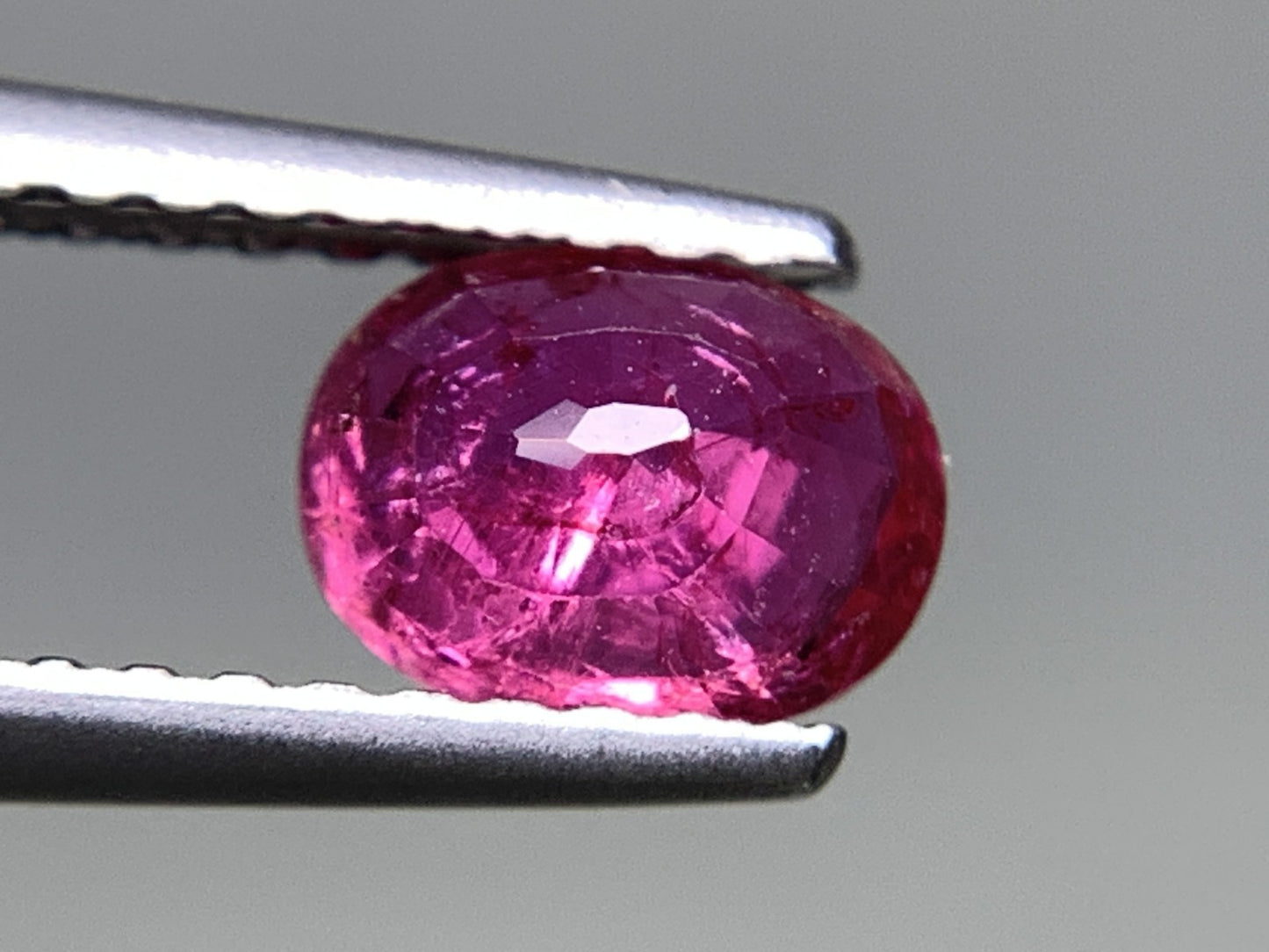 ルビー 天然 0.800ct 宝石ソーティング付き 6.0㎜×4.6㎜×2.5㎜ ルース（ 裸石 ） 7984Y