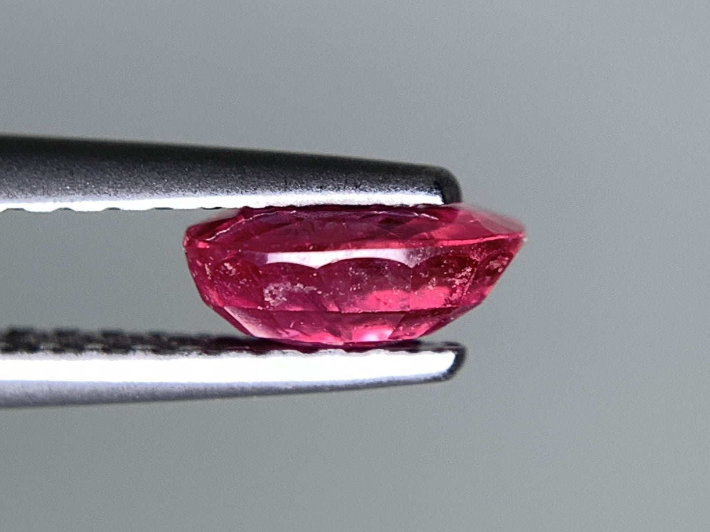 ルビー 天然 0.800ct 宝石ソーティング付き 6.0㎜×4.6㎜×2.5㎜ ルース（ 裸石 ） 7984Y
