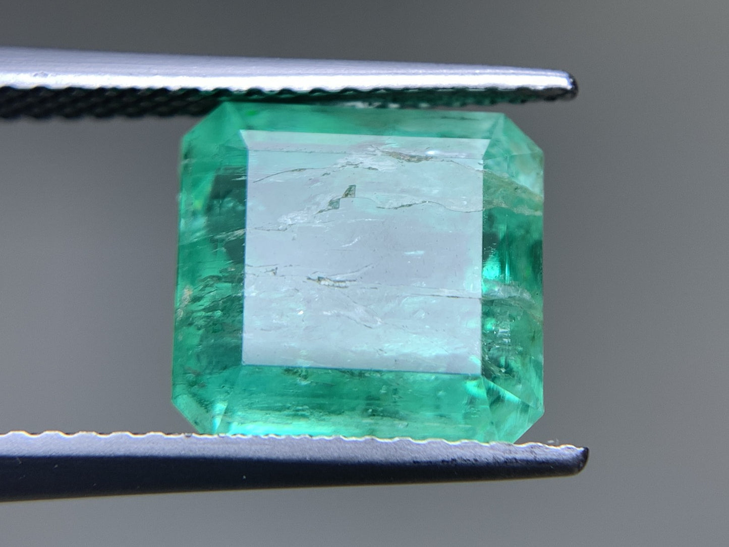 エメラルド 天然 4.312ct 宝石ソーティング付き 10.0㎜×9.6㎜×5.6㎜ ルース（ 裸石 ） 6068Y