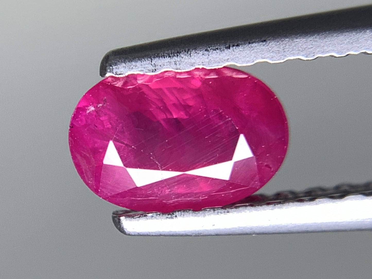 ルビー 天然 0.612ct 宝石ソーティング付き 6.0㎜×4.0㎜×2.5㎜ ルース（ 裸石 ） 8001Y