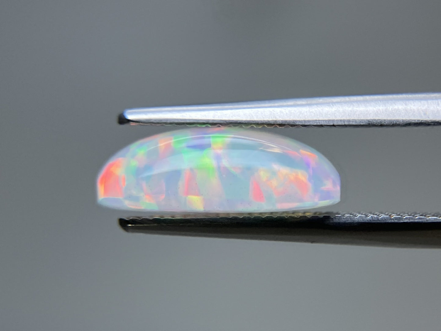 オパール 2.844ct  宝石ソーティング付き  13.1㎜×7.8㎜×4.6㎜  天然 ルース（ 裸石 ） 4558YY