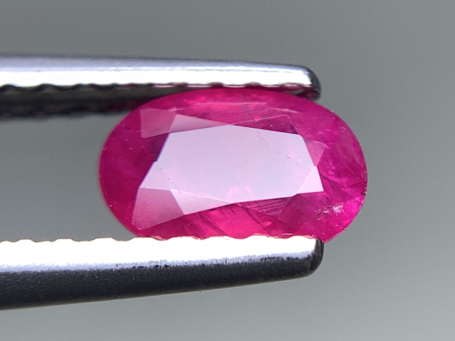 ルビー 天然 0.612ct 宝石ソーティング付き 6.0㎜×4.0㎜×2.5㎜ ルース（ 裸石 ） 8001Y