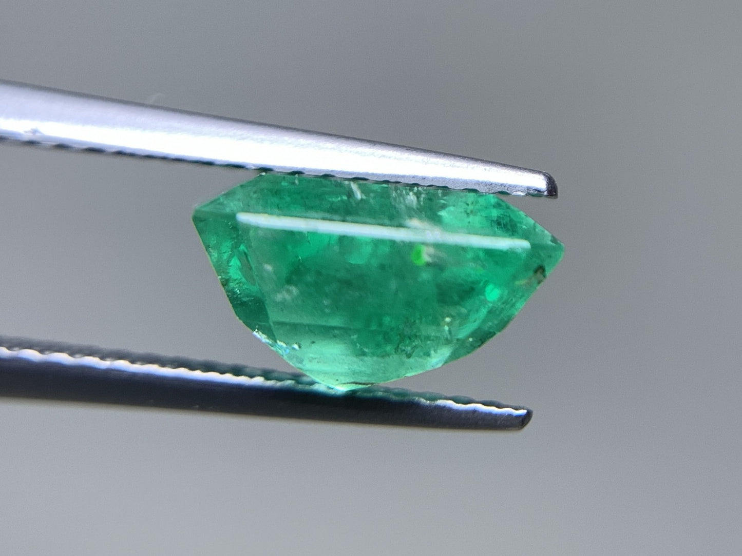 エメラルド 天然 4.312ct 宝石ソーティング付き 10.0㎜×9.6㎜×5.6㎜ ルース（ 裸石 ） 6068Y