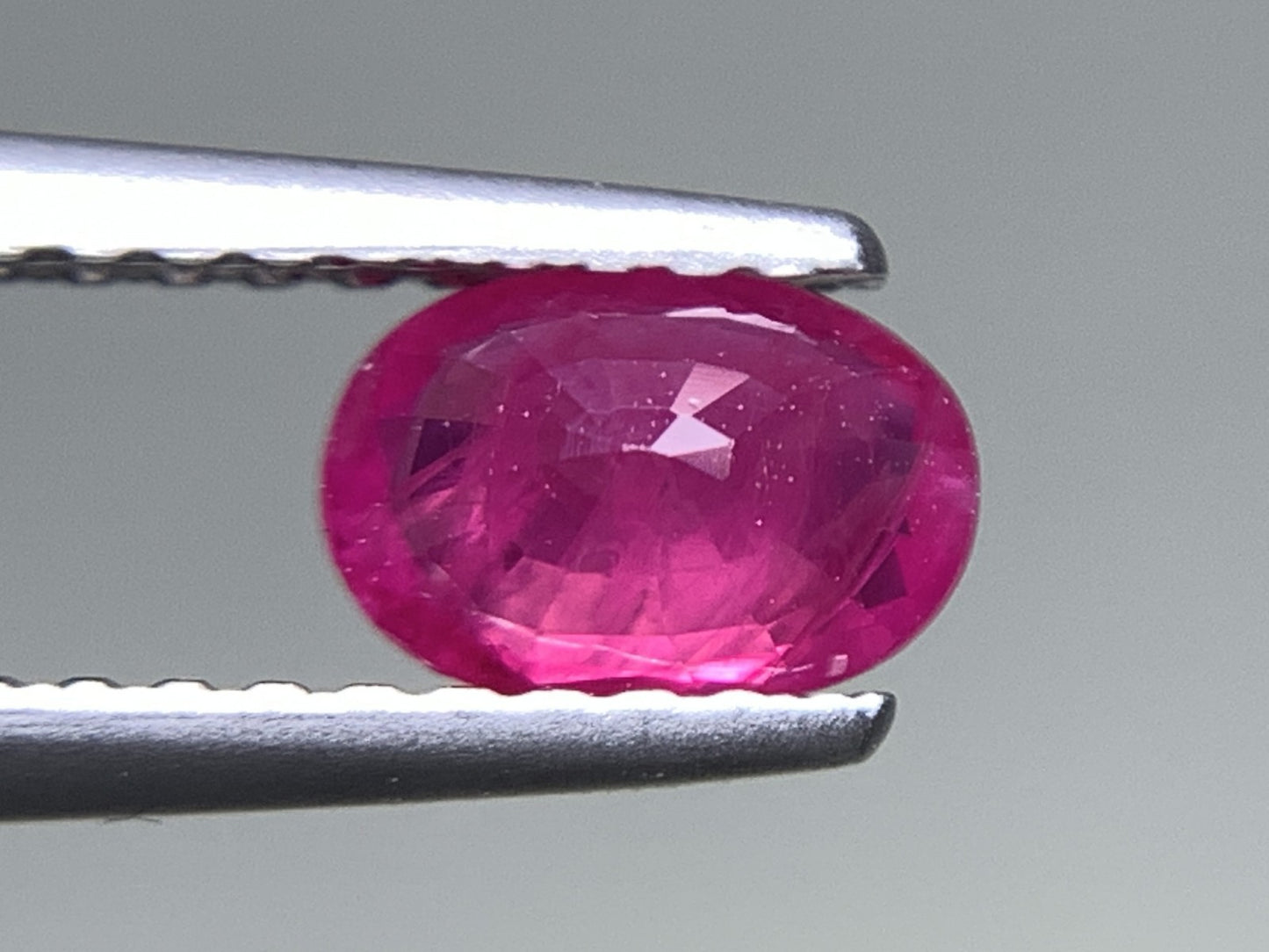 ルビー 天然 0.612ct 宝石ソーティング付き 6.0㎜×4.0㎜×2.5㎜ ルース（ 裸石 ） 8001Y