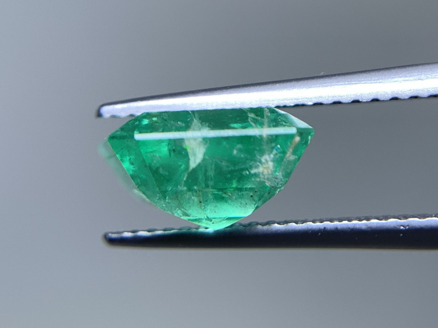 エメラルド 天然 4.312ct 宝石ソーティング付き 10.0㎜×9.6㎜×5.6㎜ ルース（ 裸石 ） 6068Y