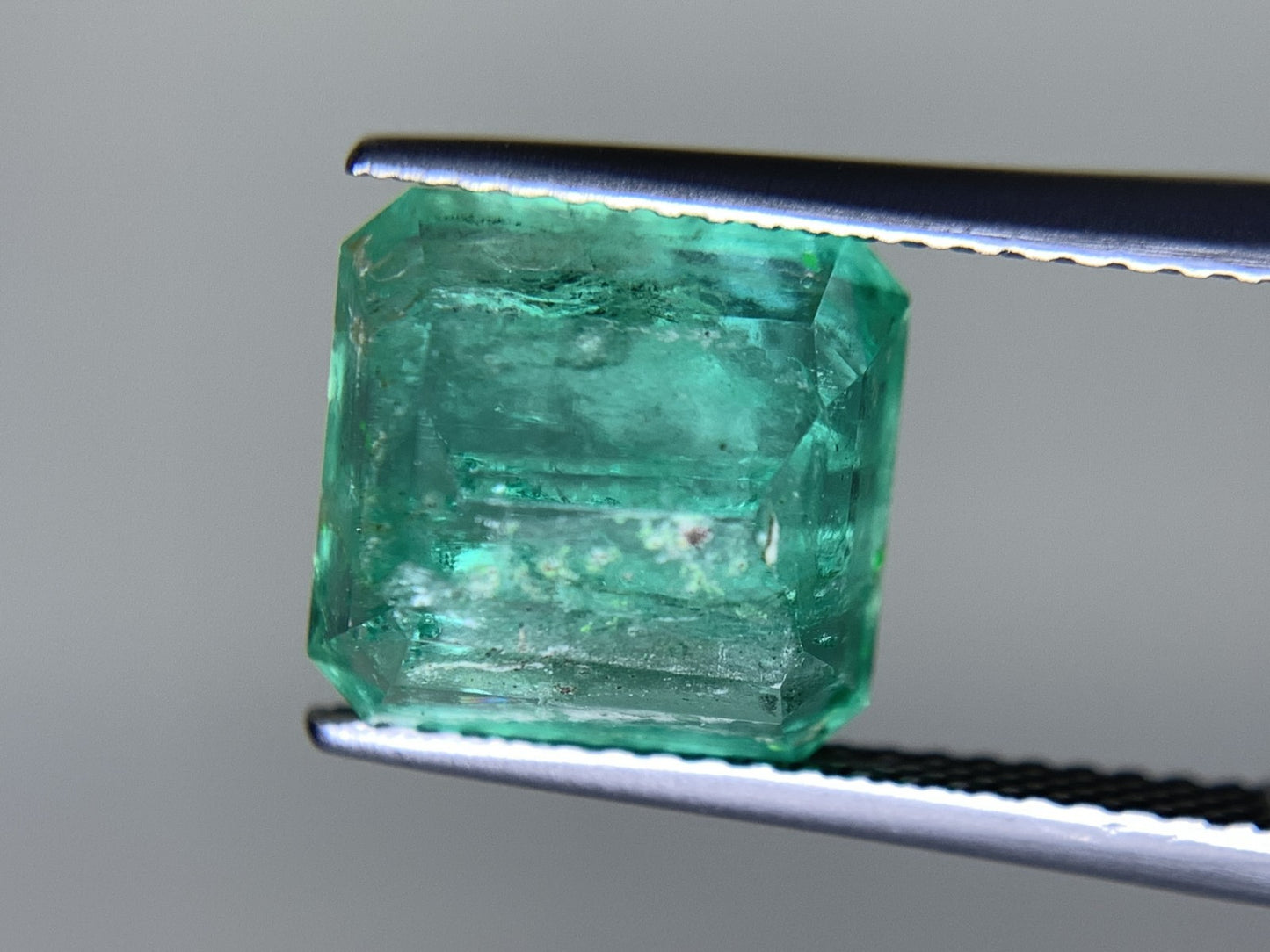 エメラルド 天然 4.312ct 宝石ソーティング付き 10.0㎜×9.6㎜×5.6㎜ ルース（ 裸石 ） 6068Y