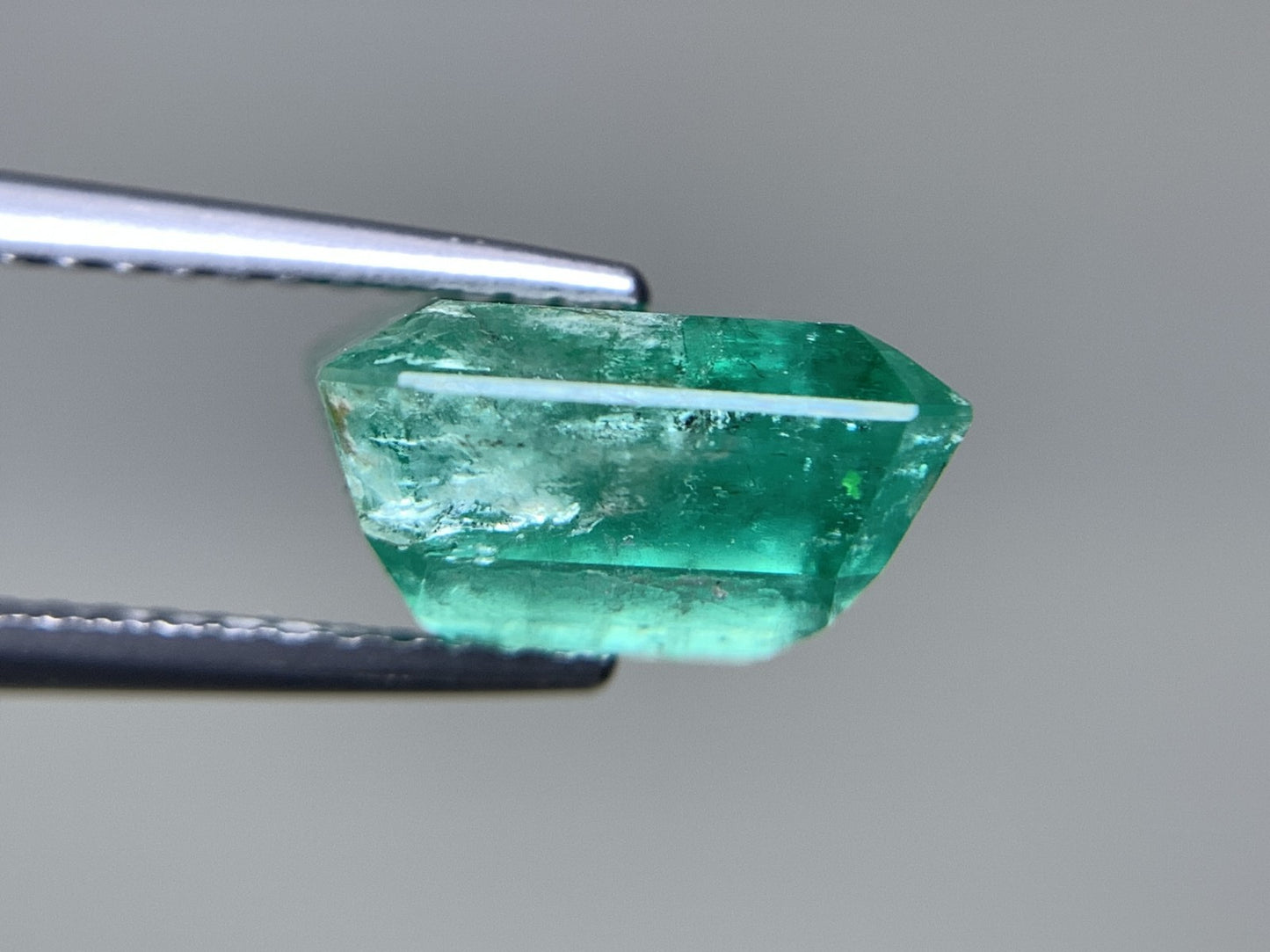 エメラルド 天然 4.312ct 宝石ソーティング付き 10.0㎜×9.6㎜×5.6㎜ ルース（ 裸石 ） 6068Y