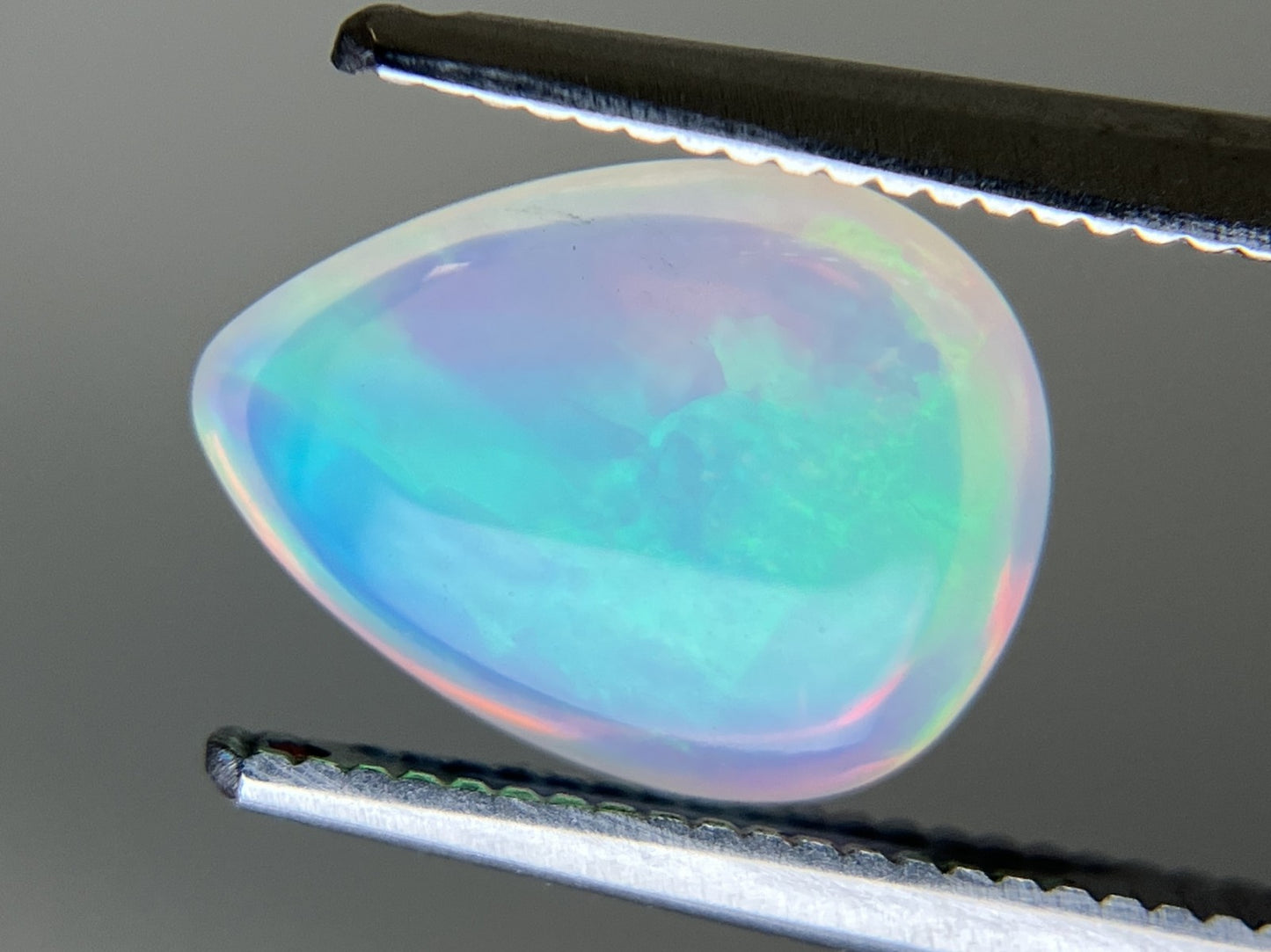 オパール 2.024ct  宝石ソーティング付き  10.4㎜×7.6㎜×5.0㎜  天然 ルース（ 裸石 ） 4413YY