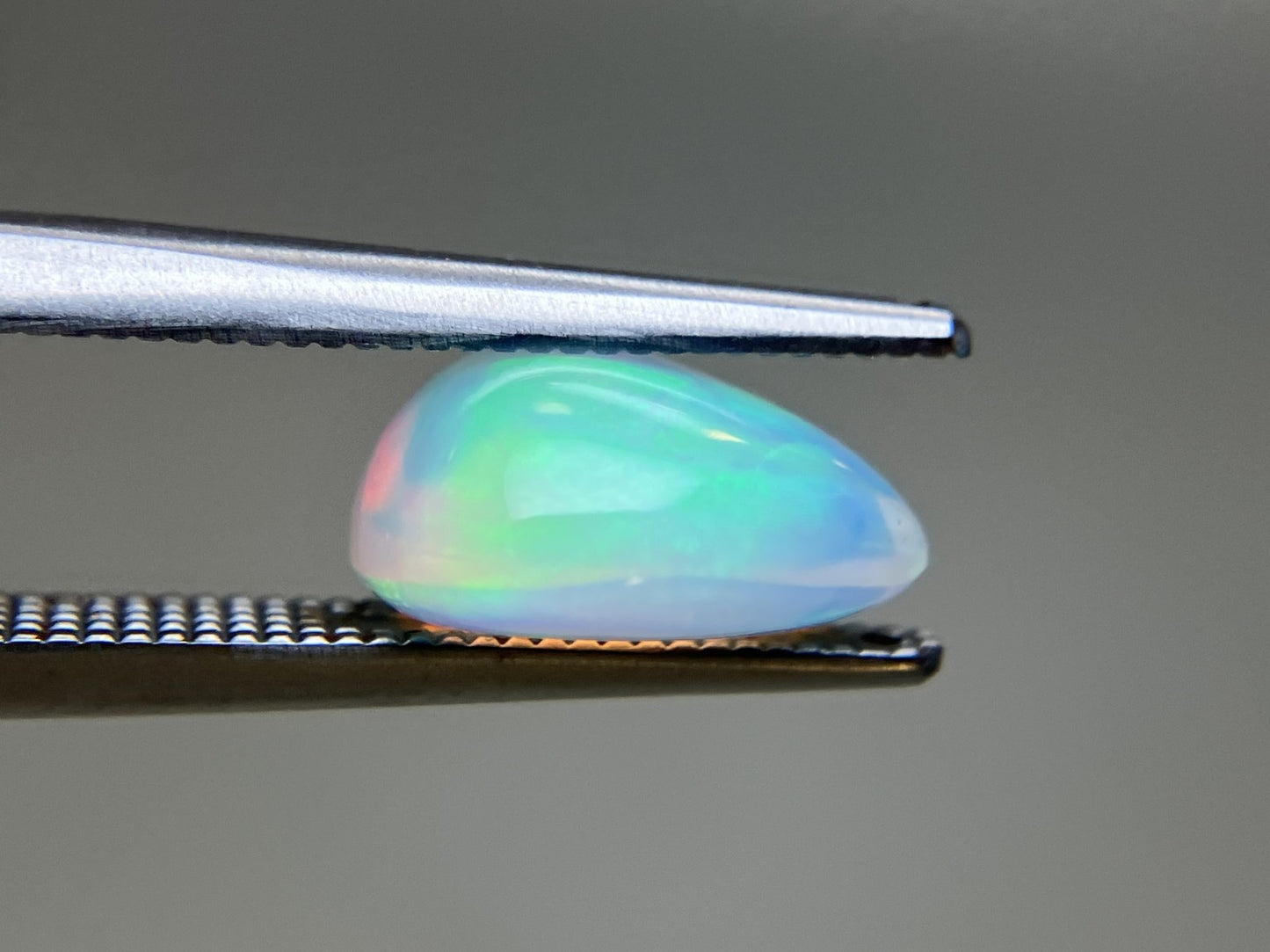 オパール 2.024ct  宝石ソーティング付き  10.4㎜×7.6㎜×5.0㎜  天然 ルース（ 裸石 ） 4413YY
