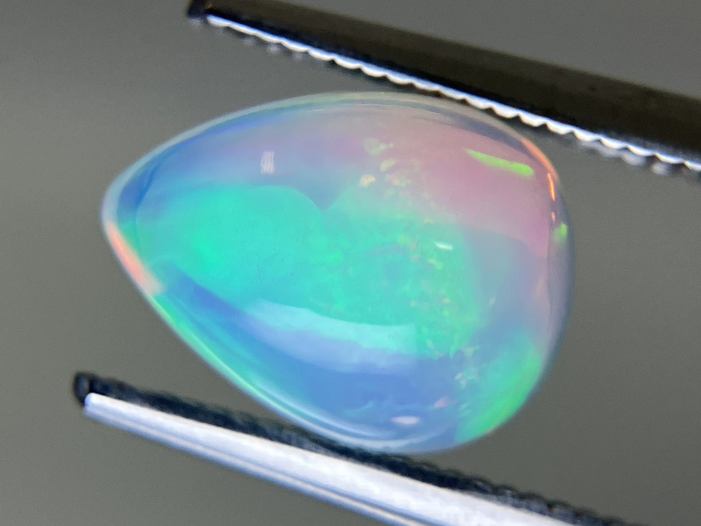 オパール 2.024ct  宝石ソーティング付き  10.4㎜×7.6㎜×5.0㎜  天然 ルース（ 裸石 ） 4413YY
