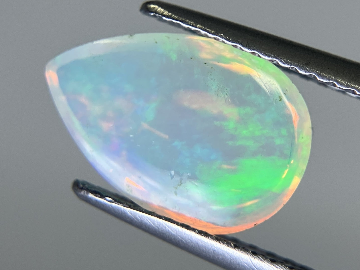 オパール 2.285ct 宝石ソーティング付き  12.1㎜×8.2㎜×4.9㎜  ルース（ 裸石 ） 3020YY