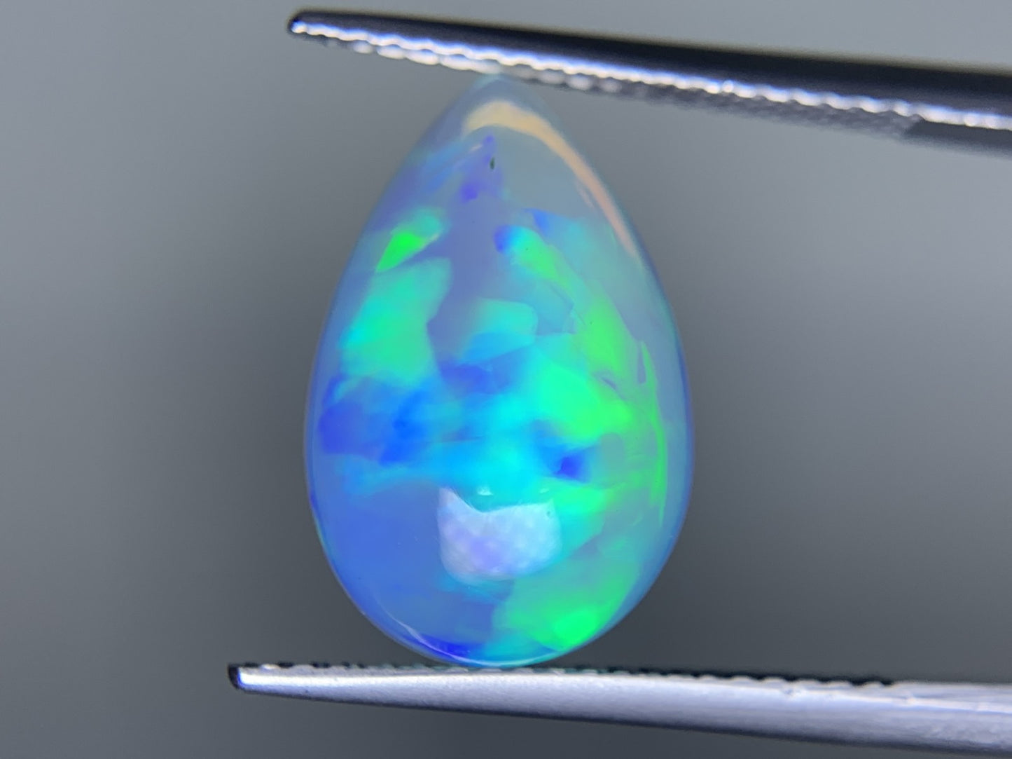 オパール 3.685ct 宝石ソーティング付き  15.8㎜×10.2㎜×5.3㎜  ルース（ 裸石 ） 3877Y