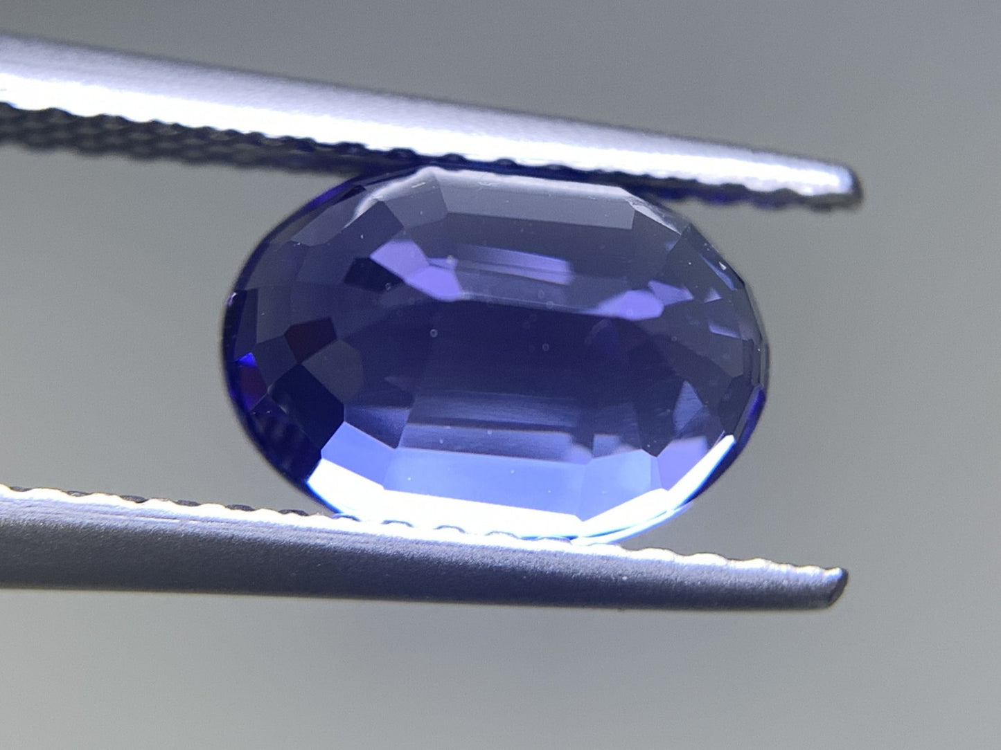タンザナイト 2.466ct 宝石ソーティング付き  9.0㎜×6.4㎜×4.9㎜  ルース（ 裸石 ） 2555Y