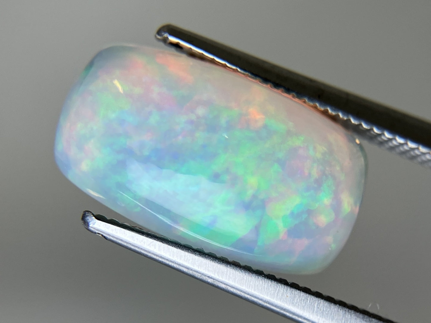 オパール 4.170ct  宝石ソーティング付き  15.2㎜×8.7㎜×5.3㎜  天然 ルース（ 裸石 ） 4575YY