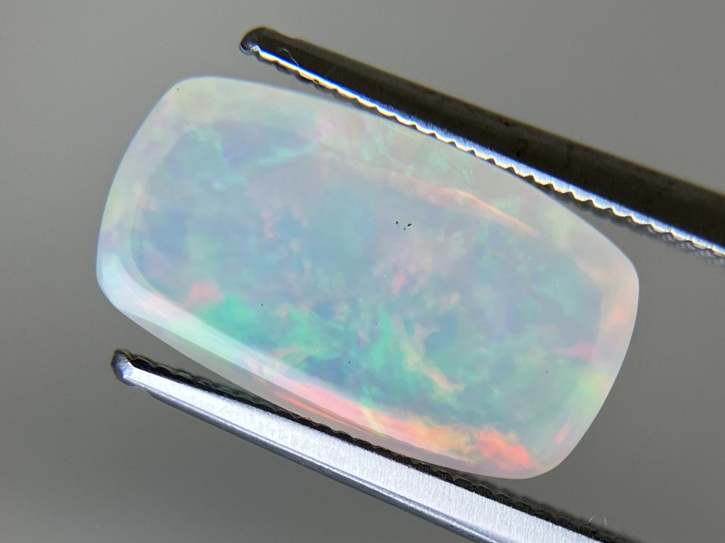 オパール 4.170ct  宝石ソーティング付き  15.2㎜×8.7㎜×5.3㎜  天然 ルース（ 裸石 ） 4575YY
