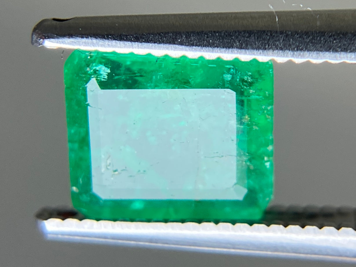 エメラルド 天然 1.144ct 宝石ソーティング付き 7.1㎜×6.2㎜×2.9㎜ ルース（ 裸石 ） 7681YY