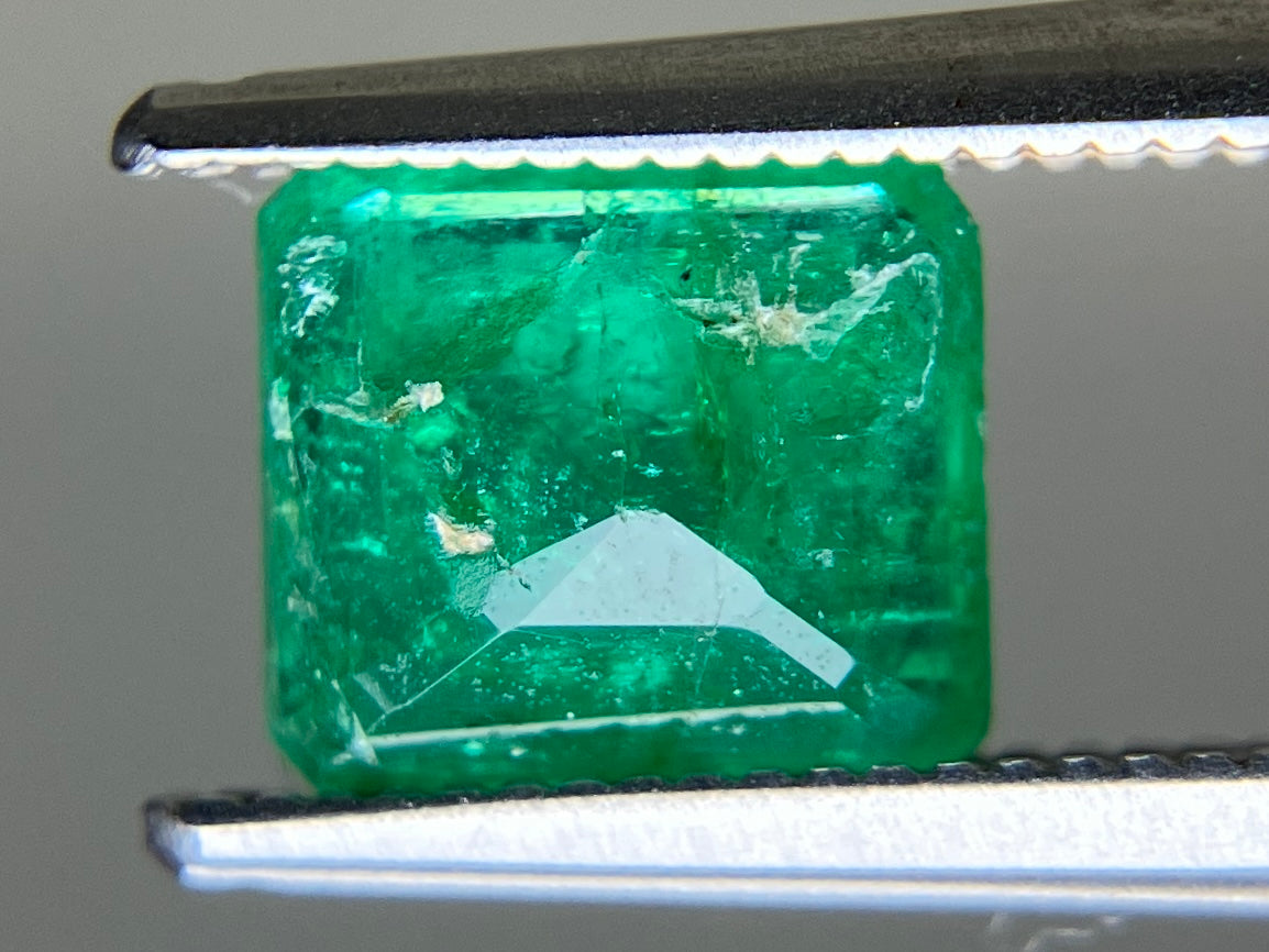 エメラルド 天然 1.144ct 宝石ソーティング付き 7.1㎜×6.2㎜×2.9㎜ ルース（ 裸石 ） 7681YY