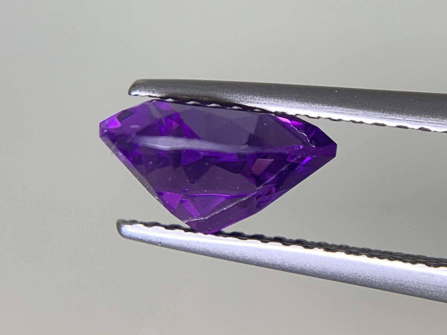 アメシスト 1.967ct  宝石ソーティング付き  8.9㎜×8.9㎜×5.1㎜  ルース（ 裸石 ） 2044Y