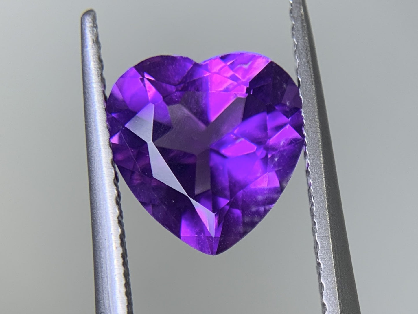 アメシスト 1.967ct  宝石ソーティング付き  8.9㎜×8.9㎜×5.1㎜  ルース（ 裸石 ） 2044Y