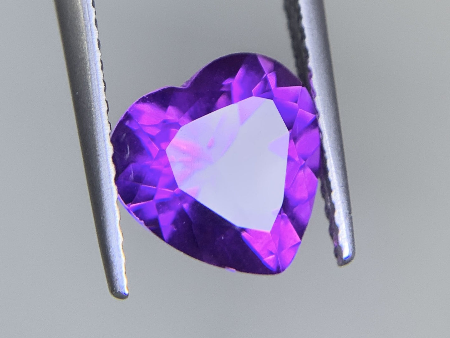 アメシスト 1.967ct  宝石ソーティング付き  8.9㎜×8.9㎜×5.1㎜  ルース（ 裸石 ） 2044Y