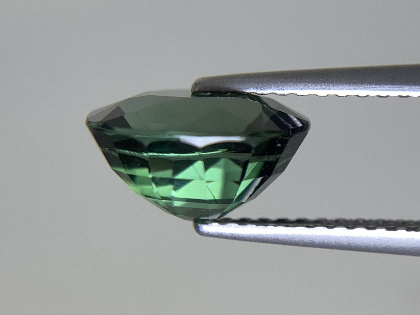グリーントルマリン 天然  3.082ct  宝石ソーティング付き  9.8㎜×8.4㎜×5.7㎜ ルース（ 裸石 ）  6072Y