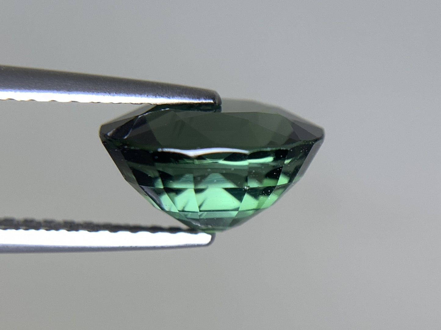 グリーントルマリン 天然  3.082ct  宝石ソーティング付き  9.8㎜×8.4㎜×5.7㎜ ルース（ 裸石 ）  6072Y