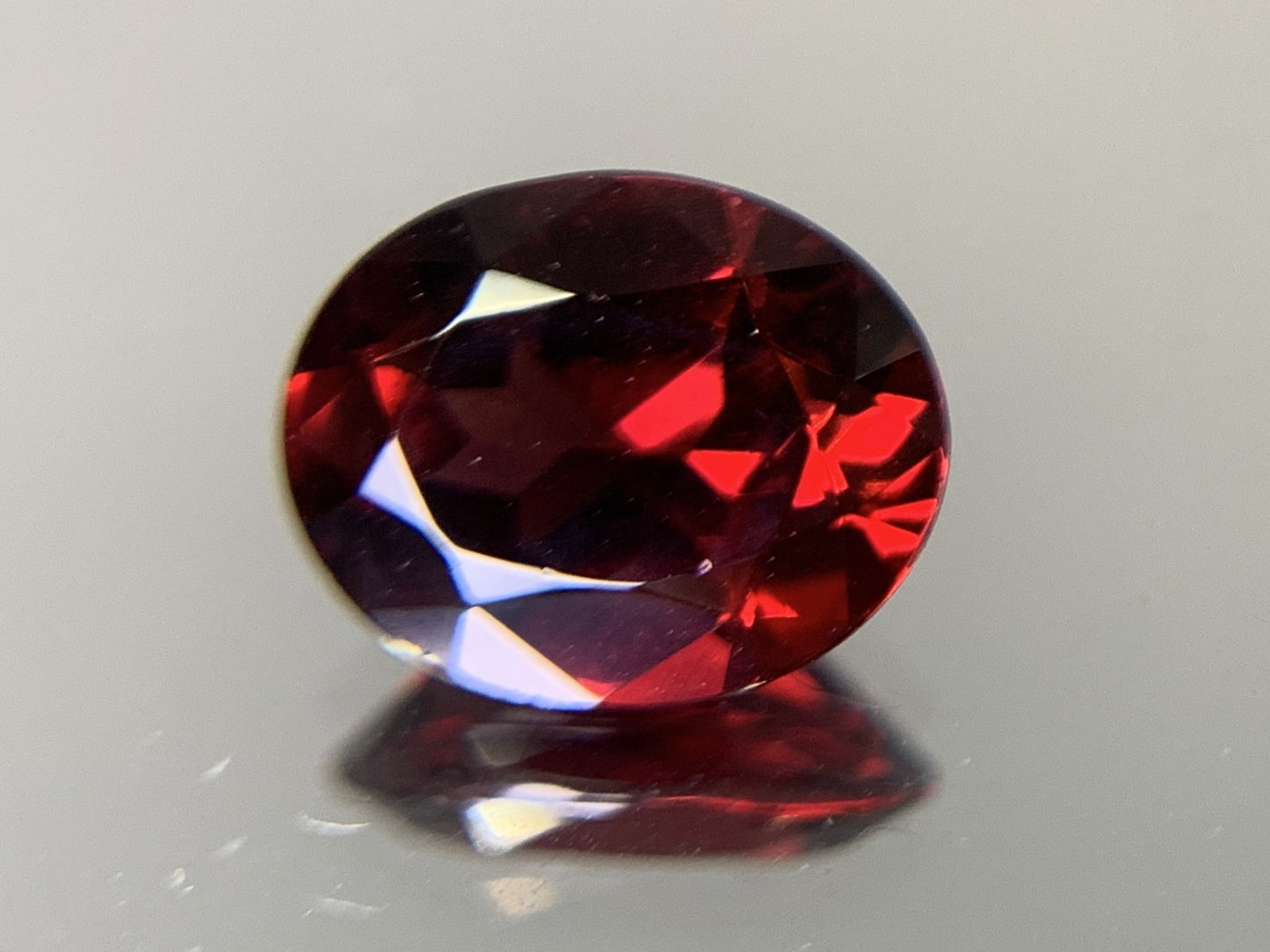 ガーネット 3.392ct  宝石ソーティング付き  10.3㎜×8.3㎜×5.2㎜  ルース（ 裸石 ） 2045Y