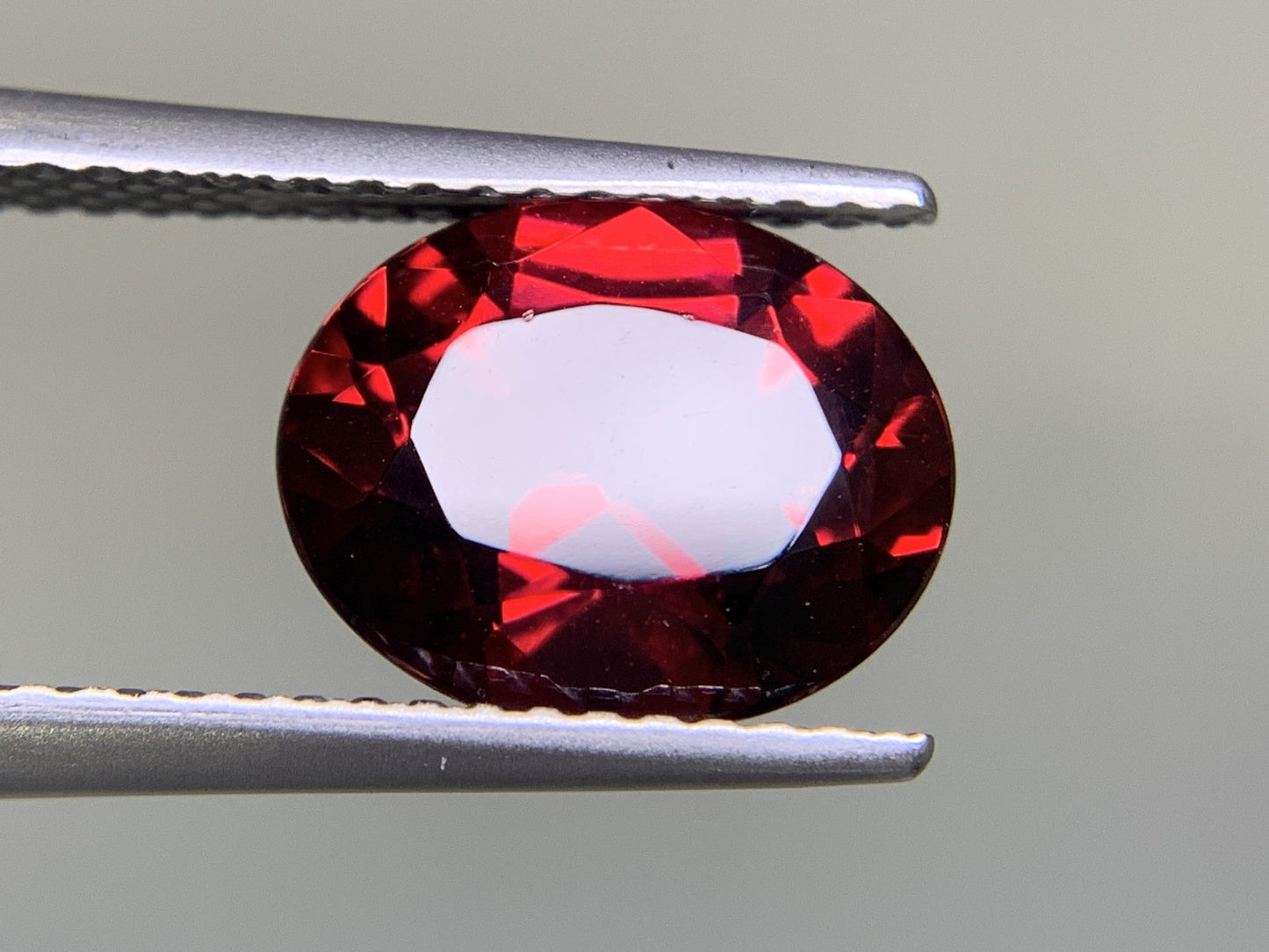 ガーネット 3.392ct  宝石ソーティング付き  10.3㎜×8.3㎜×5.2㎜  ルース（ 裸石 ） 2045Y