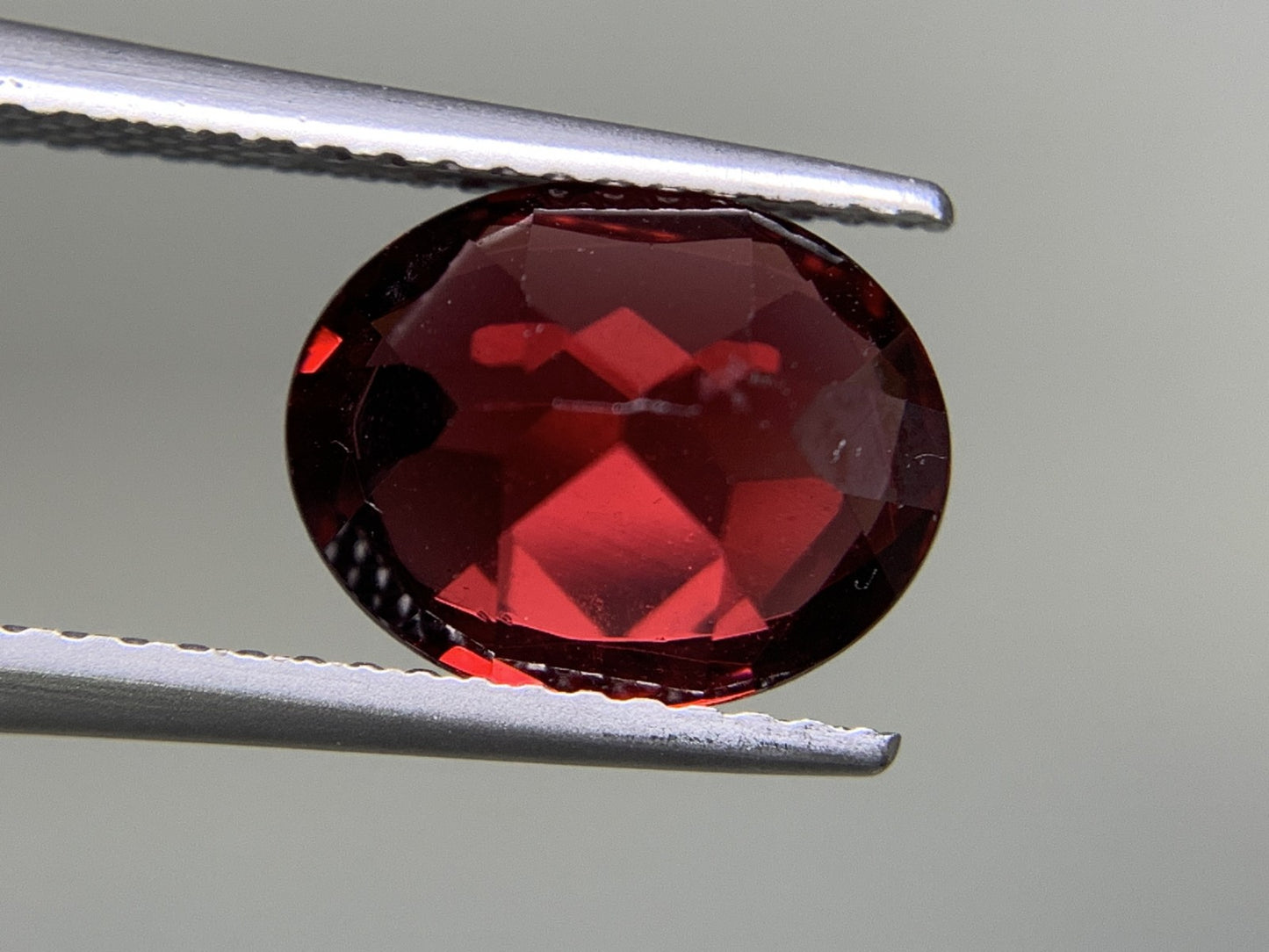ガーネット 3.392ct  宝石ソーティング付き  10.3㎜×8.3㎜×5.2㎜  ルース（ 裸石 ） 2045Y
