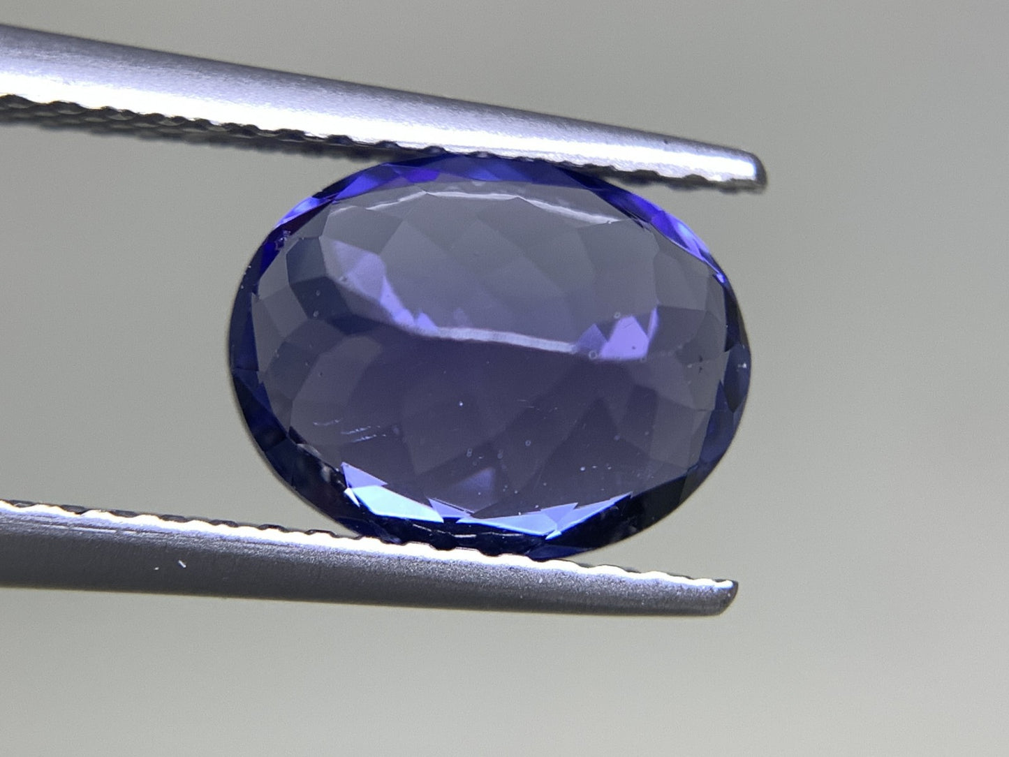 タンザナイト 2.456ct 宝石ソーティング付き  9.5㎜×7.3㎜×4.8㎜  ルース（ 裸石 ） 2554Y