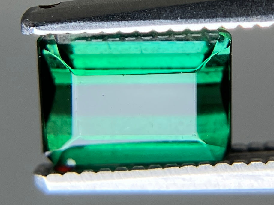 グリーントルマリン 天然 1.203ct 宝石ソーティング付き 6.8㎜×5.1㎜×3.6㎜ ルース（ 裸石 ） 7660YY