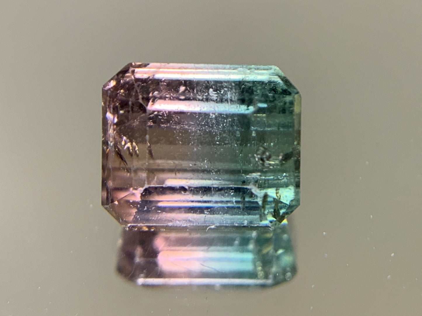 トルマリン （バイカラー） 3.758ct  宝石ソーティング付き  9.0㎜×7.5㎜×5.9㎜  ルース（ 裸石 ） 1997Y