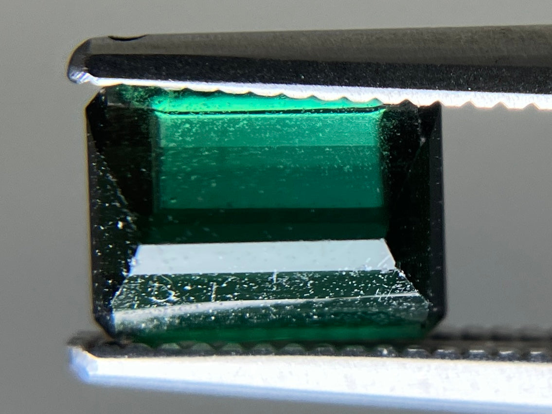 グリーントルマリン 天然 1.203ct 宝石ソーティング付き 6.8㎜×5.1㎜×3.6㎜ ルース（ 裸石 ） 7660YY