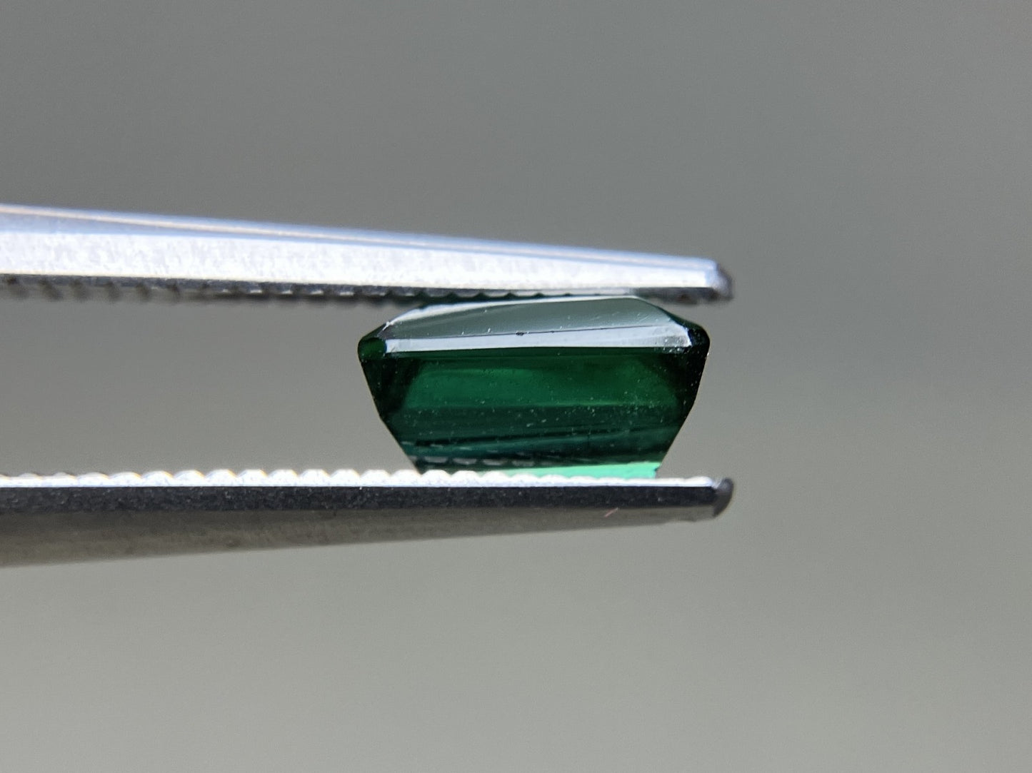 グリーントルマリン 天然 1.203ct 宝石ソーティング付き 6.8㎜×5.1㎜×3.6㎜ ルース（ 裸石 ） 7660YY