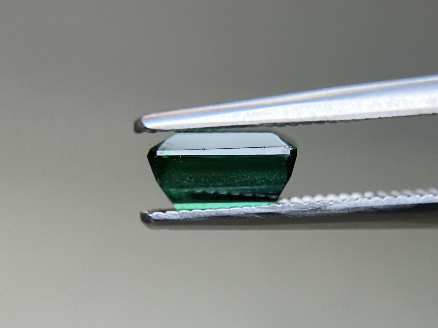 グリーントルマリン 天然 1.203ct 宝石ソーティング付き 6.8㎜×5.1㎜×3.6㎜ ルース（ 裸石 ） 7660YY