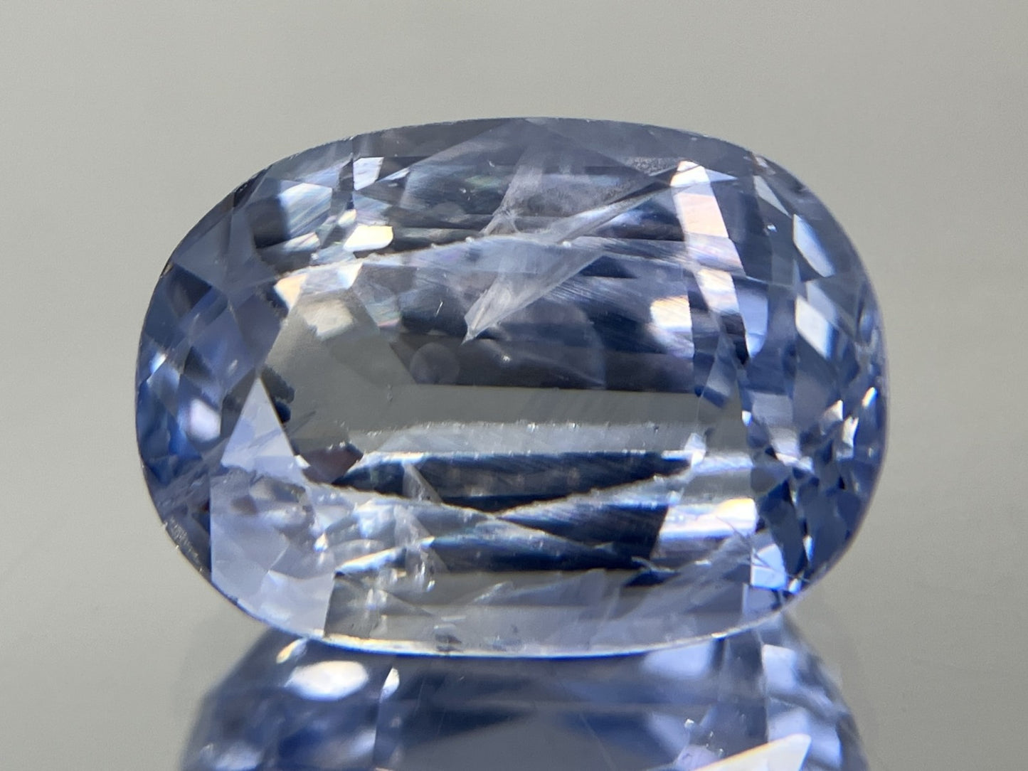 ブルーサファイア  6.803ct 中央宝石ソーティング付き 12.54㎜×9.07㎜×6.36㎜ ルース（ 裸石 ） 4596YY