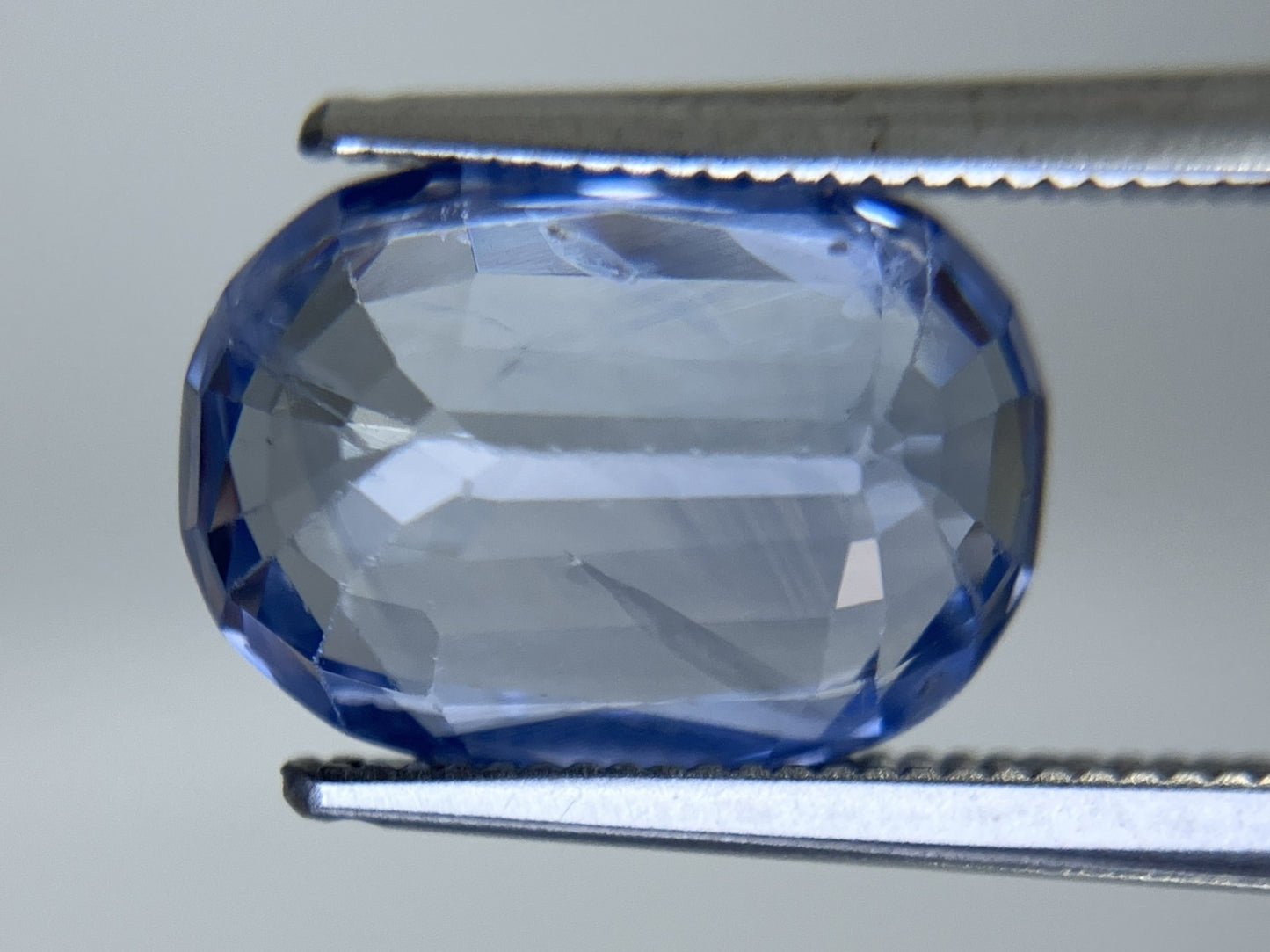 ブルーサファイア  6.803ct 中央宝石ソーティング付き 12.54㎜×9.07㎜×6.36㎜ ルース（ 裸石 ） 4596YY