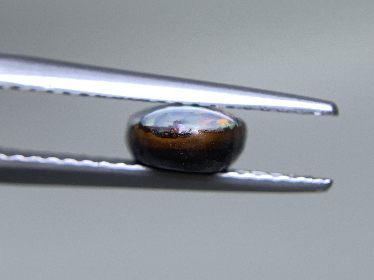 ボルダーオパール  天然  1.631ct  中央宝石ソーティング付き  8.5㎜×6.1㎜×3.1㎜   天然 ルース（ 裸石 ） 5083Y