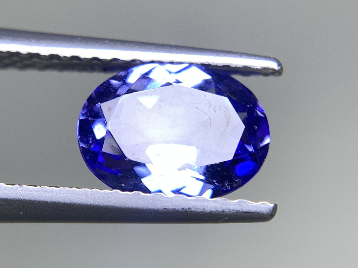 タンザナイト 1.303ct 宝石ソーティング付き  8.0㎜×6.1㎜×3.5㎜  ルース（ 裸石 ） 2553Y
