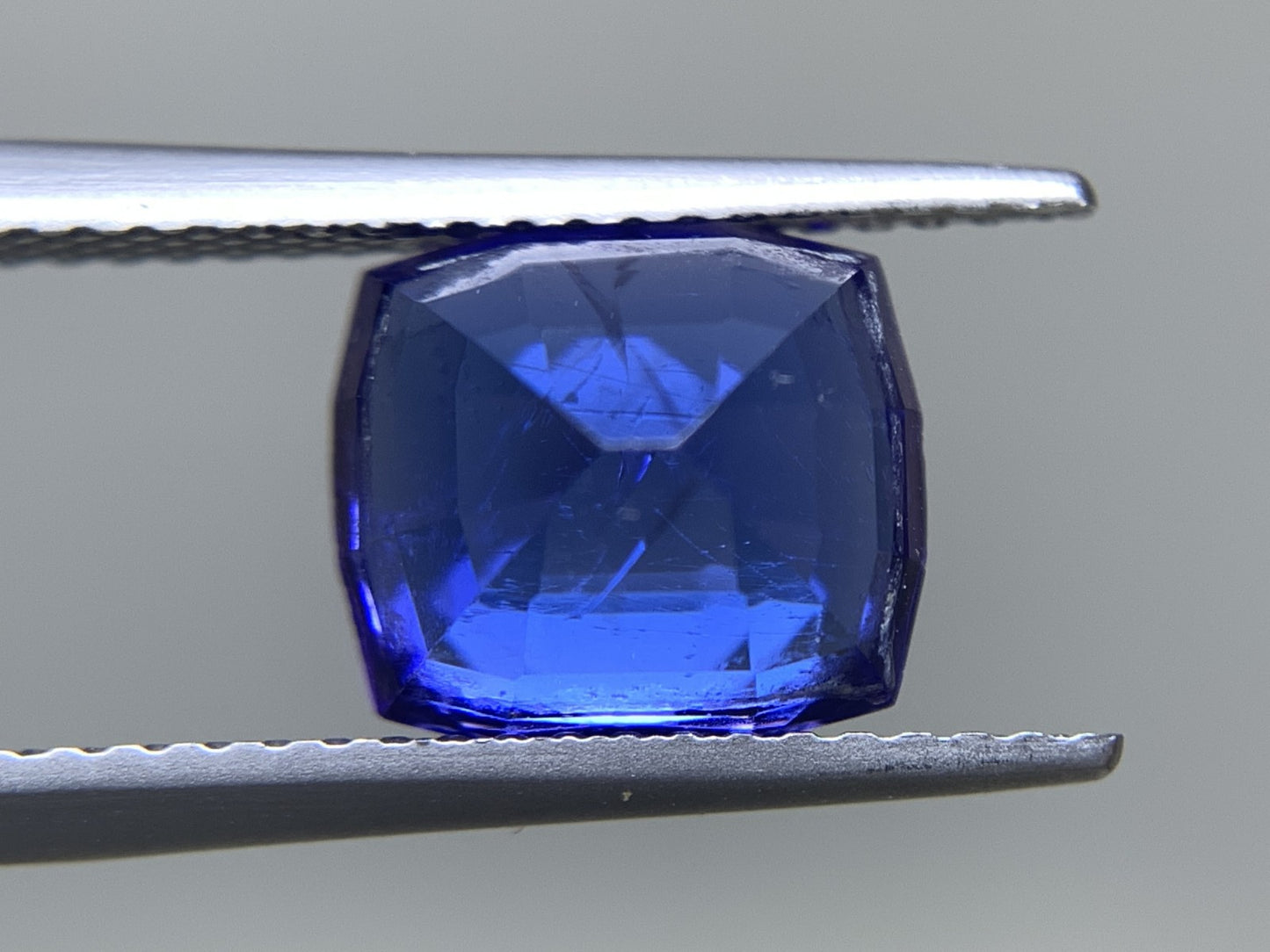 タンザナイト 天然  3.372ct  宝石ソーティング付き  8.9㎜×8.0㎜×5.7㎜ ルース（ 裸石 ）  5998Y